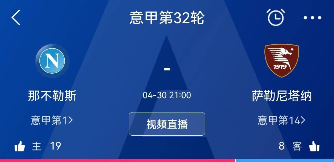 他来到了这里参观，我们一直在和他交流。